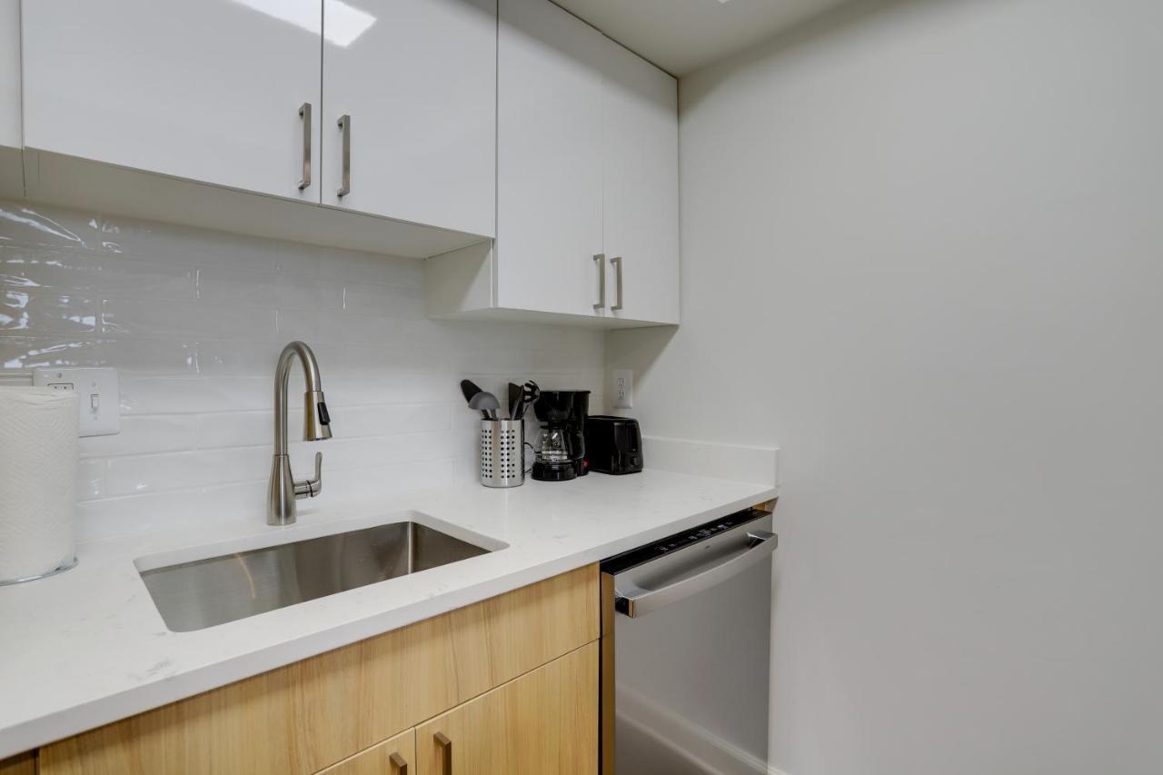Modern & Charming Apt With Rooftop @Pentagon City Arlington Exteriér fotografie